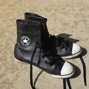 Size 8 Chuck Taylor Leather High Top Converse